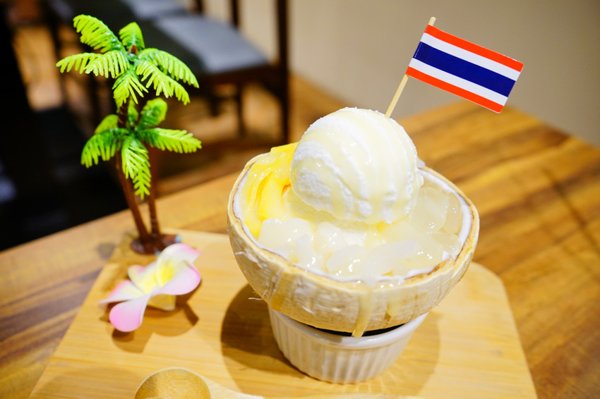 台北｜大直美食 老椰兄新泰式料理(ATT 4 Recharge) 泰式打拋豬冰花煎餃、南洋火鍋、泰國椰子冰推薦！