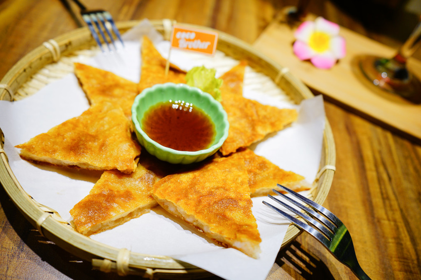 台北｜大直美食 老椰兄新泰式料理(ATT 4 Recharge) 泰式打拋豬冰花煎餃、南洋火鍋、泰國椰子冰推薦！