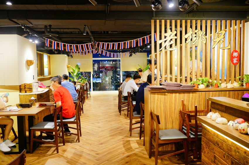 台北｜大直美食 老椰兄新泰式料理(ATT 4 Recharge) 泰式打拋豬冰花煎餃、南洋火鍋、泰國椰子冰推薦！