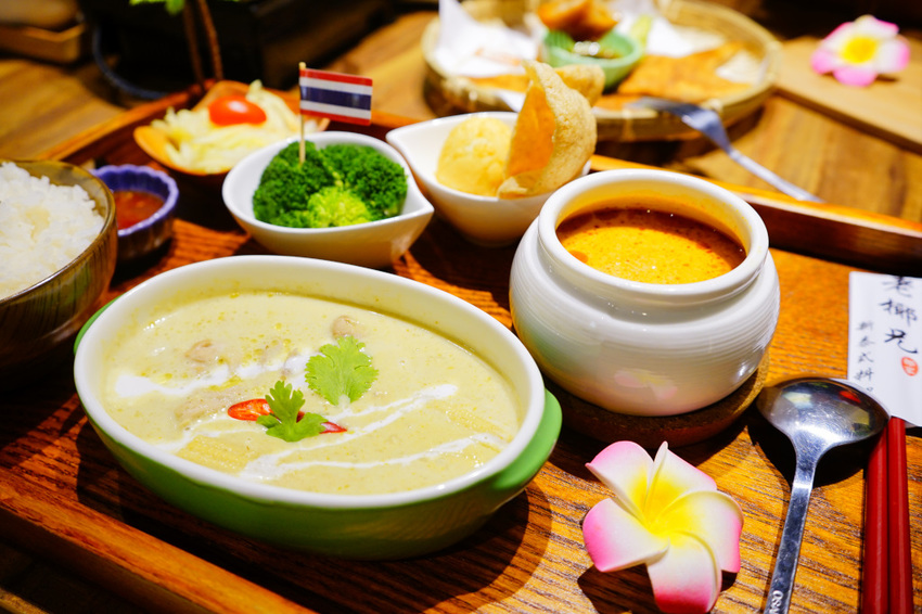 台北｜大直美食 老椰兄新泰式料理(ATT 4 Recharge) 泰式打拋豬冰花煎餃、南洋火鍋、泰國椰子冰推薦！