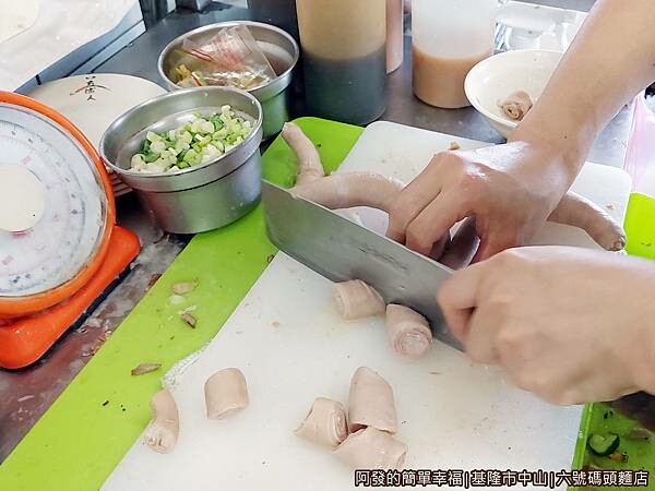 六號碼頭麵店07-以為是一般小腸.jpg