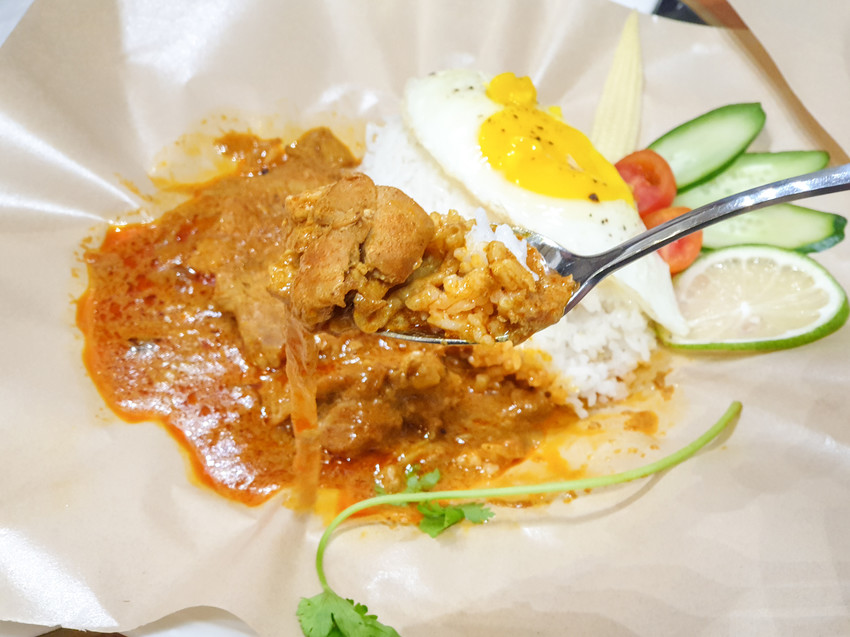 source: imgur.com 台南美食||1958老洋房-60年老洋房裡賣著南洋料理,超美的用餐環境很適合約會||北區、南洋料理