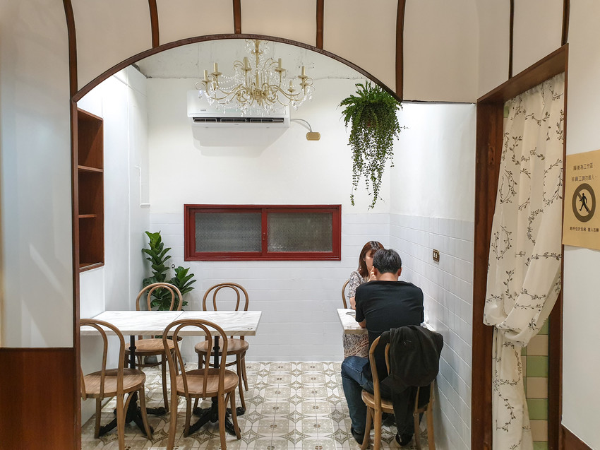 source: imgur.com 台南美食||1958老洋房-60年老洋房裡賣著南洋料理,超美的用餐環境很適合約會||北區、南洋料理