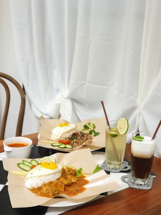 source: imgur.com 台南美食||1958老洋房-60年老洋房裡賣著南洋料理,超美的用餐環境很適合約會||北區、南洋料理