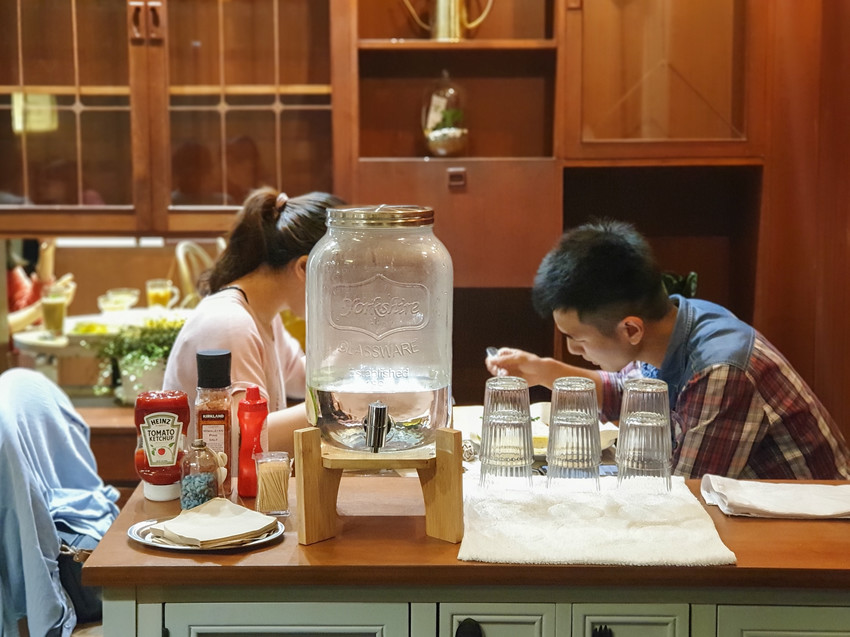 source: imgur.com 台南美食||1958老洋房-60年老洋房裡賣著南洋料理,超美的用餐環境很適合約會||北區、南洋料理