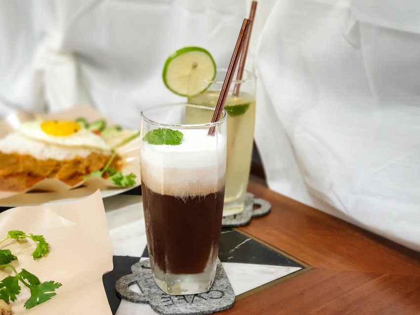 source: imgur.com 台南美食||1958老洋房-60年老洋房裡賣著南洋料理,超美的用餐環境很適合約會||北區、南洋料理