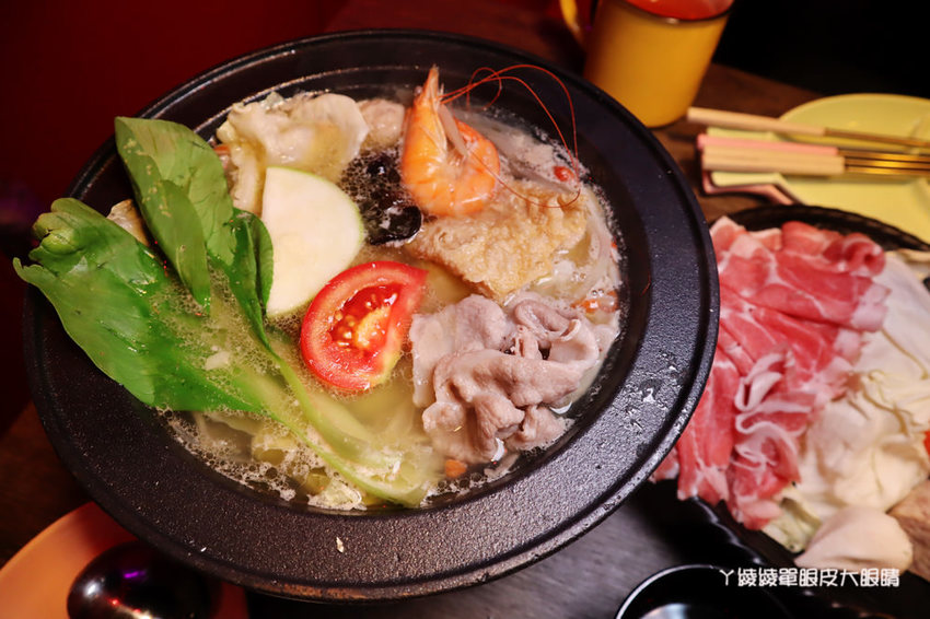 新竹美食宵夜推薦水貨烤魚!四川重慶麻辣烤魚火鍋,超夯夜店風裝潢嗨翻新竹