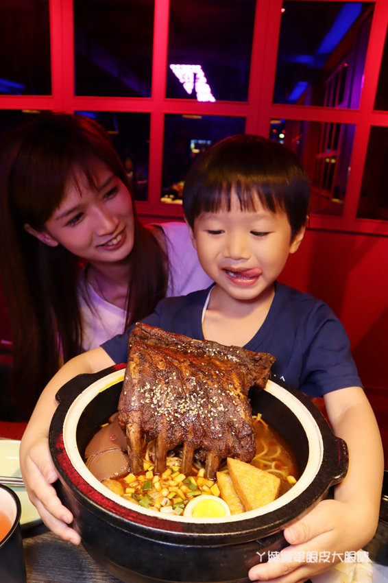 新竹美食宵夜推薦水貨烤魚!四川重慶麻辣烤魚火鍋,超夯夜店風裝潢嗨翻新竹