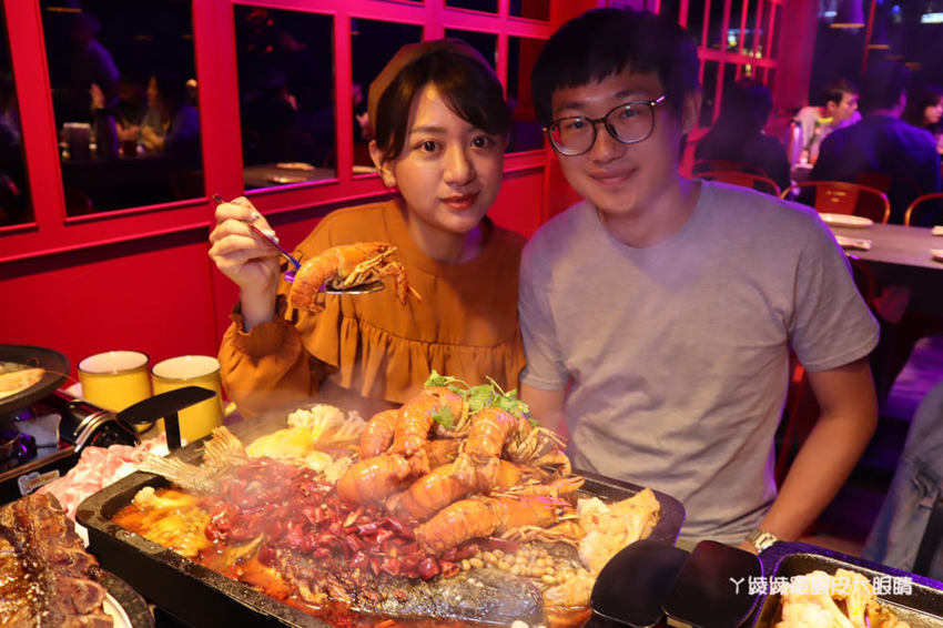 新竹美食宵夜推薦水貨烤魚！四川重慶麻辣烤魚火鍋，超夯夜店風裝潢嗨翻新竹