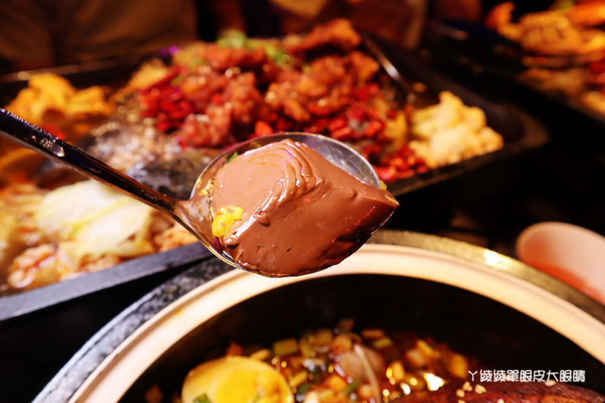 新竹美食宵夜推薦水貨烤魚！四川重慶麻辣烤魚火鍋，超夯夜店風裝潢嗨翻新竹