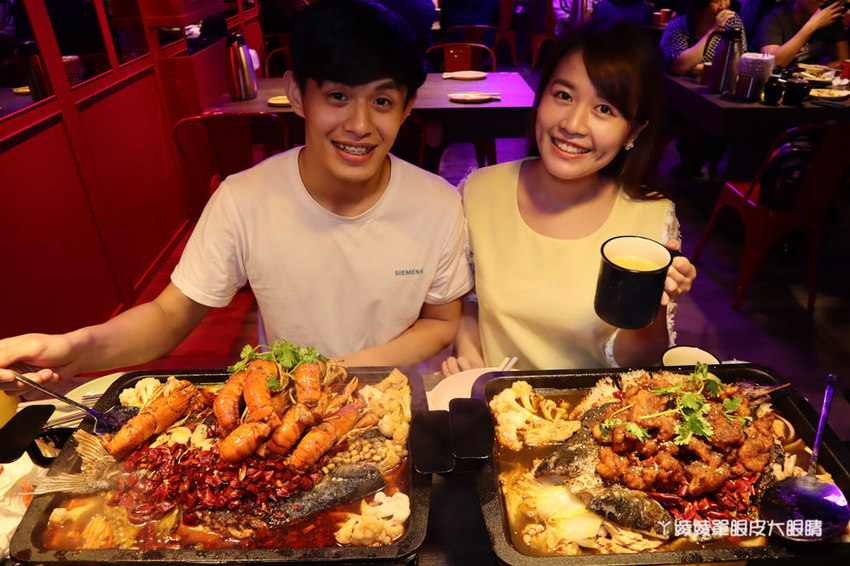 新竹美食宵夜推薦水貨烤魚!四川重慶麻辣烤魚火鍋,超夯夜店風裝潢嗨翻新竹