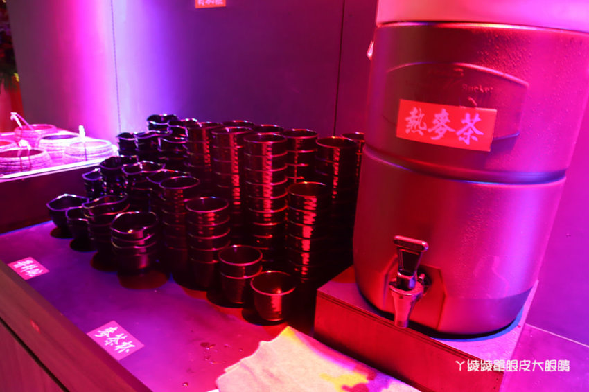 新竹美食宵夜推薦水貨烤魚！四川重慶麻辣烤魚火鍋，超夯夜店風裝潢嗨翻新竹