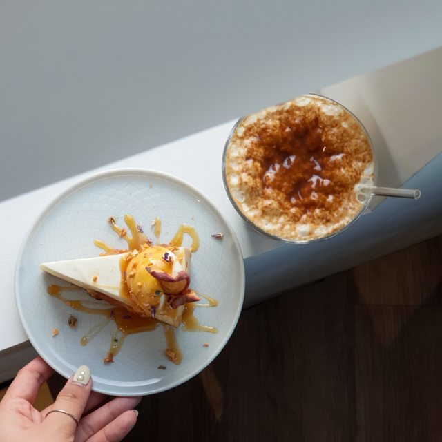 台北美食||MKCR山小孩咖啡-鬧中取靜的一幢兩層樓白房 ||中正區、北門、不限時