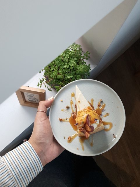 台北美食||MKCR山小孩咖啡-鬧中取靜的一幢兩層樓白房 ||中正區、北門、不限時