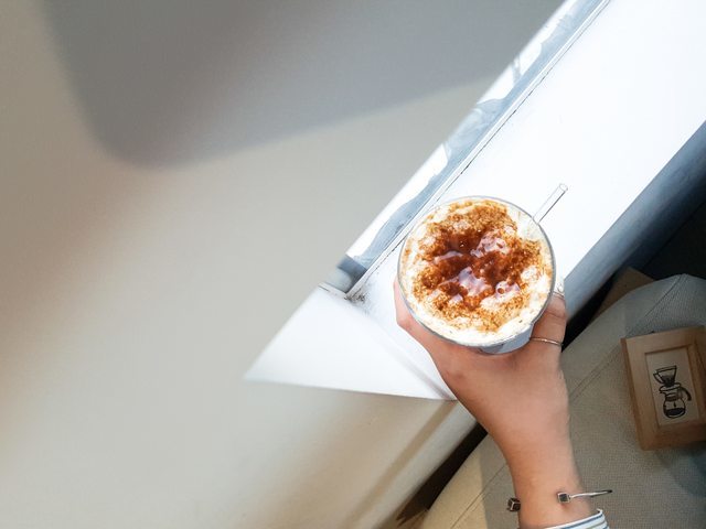 台北美食||MKCR山小孩咖啡-鬧中取靜的一幢兩層樓白房 ||中正區、北門、不限時