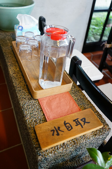 宜蘭縣員山鄉宜蘭員山》小院子咖啡 畫廊 ~帶點居家風味與藝術氣息的咖啡廳