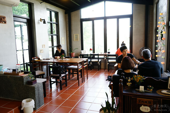 宜蘭縣員山鄉宜蘭員山》小院子咖啡 畫廊 ~帶點居家風味與藝術氣息的咖啡廳