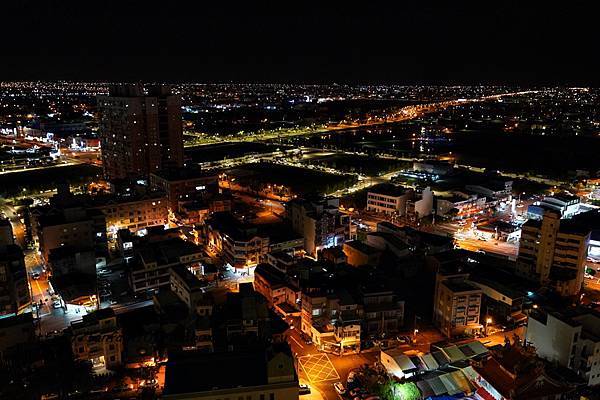 【羅東住宿推薦】村却國際溫泉酒店  一泊二食 #泡湯 #游泳池 #空中酒吧 #百萬夜景 親子住宿旅遊的好選擇 (42).JPG