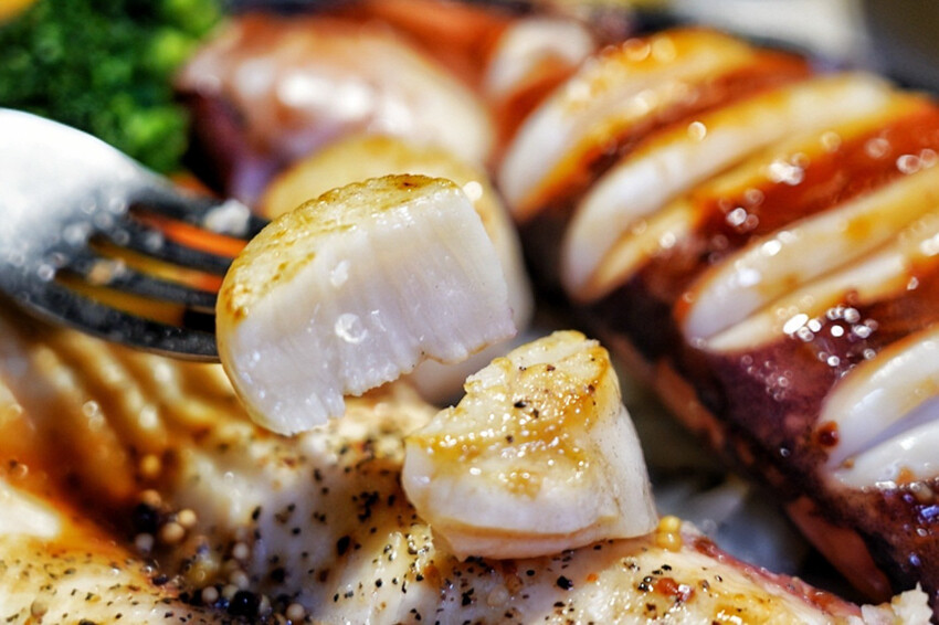 老字號牛排推出新活動！現煎北海道生食級干貝只要19元！每人每客最多爽吃6顆～