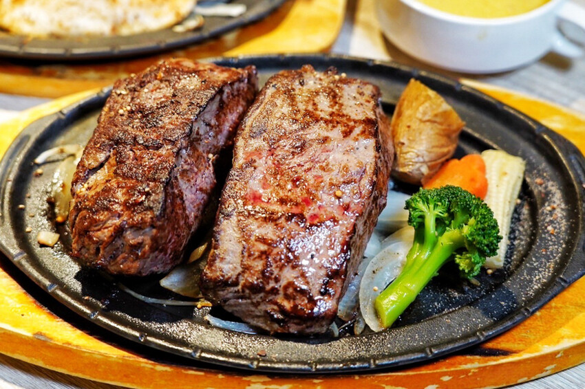 老字號牛排推出新活動！現煎北海道生食級干貝只要19元！每人每客最多爽吃6顆～