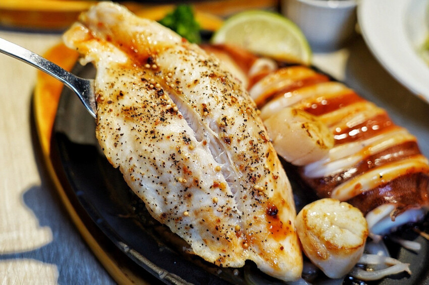 老字號牛排推出新活動！現煎北海道生食級干貝只要19元！每人每客最多爽吃6顆～