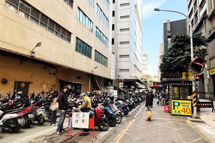 老字號牛排推出新活動！現煎北海道生食級干貝只要19元！每人每客最多爽吃6顆～