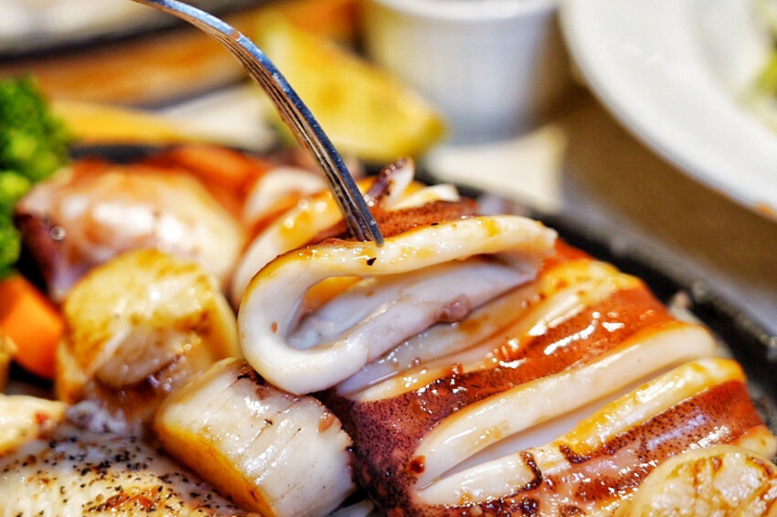 老字號牛排推出新活動！現煎北海道生食級干貝只要19元！每人每客最多爽吃6顆～