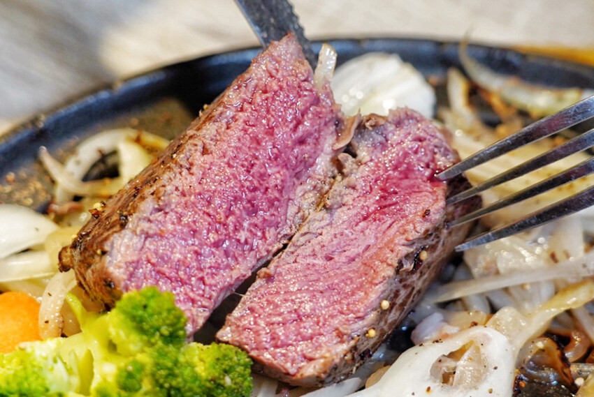 老字號牛排推出新活動！現煎北海道生食級干貝只要19元！每人每客最多爽吃6顆～