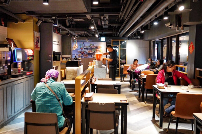 老字號牛排推出新活動！現煎北海道生食級干貝只要19元！每人每客最多爽吃6顆～