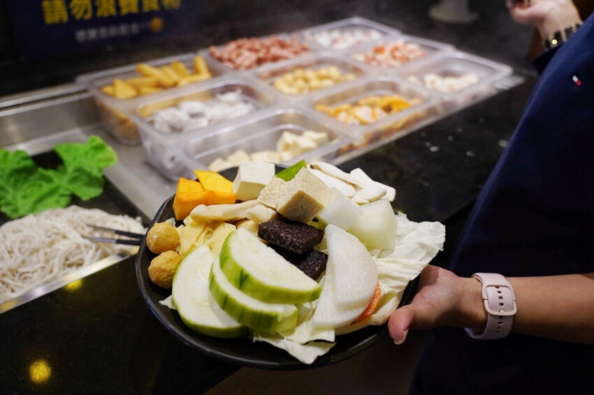 挑戰388元吃到飽！自助百匯上百種選擇！CP值爆高鍋物店