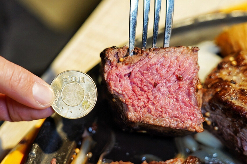 老字號牛排推出新活動！現煎北海道生食級干貝只要19元！每人每客最多爽吃6顆～