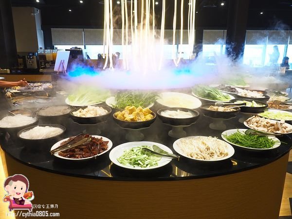 桃園ATT筷食尚美食-鬥牛士二鍋桃園食尚店-平日中午318元吃到飽,超浮誇大仙肉盤每天只限量五組啊!!! (邀約) @民宿女王芽月-美食.旅遊.全台趴趴走