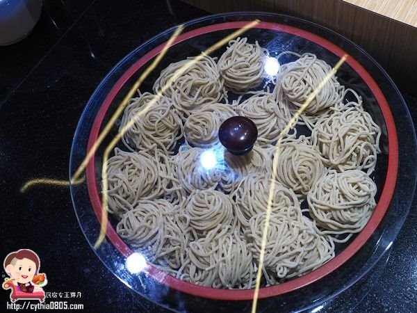 桃園ATT筷食尚美食-鬥牛士二鍋桃園食尚店-平日中午318元吃到飽,超浮誇大仙肉盤每天只限量五組啊!!! (邀約) @民宿女王芽月-美食.旅遊.全台趴趴走