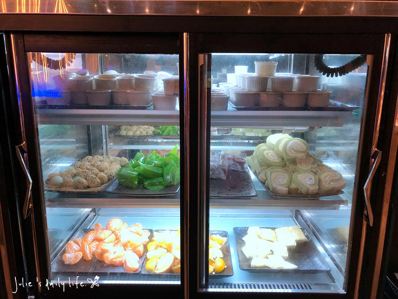 鬥牛士二鍋-桃園ATT筷時尚店-壽喜燒-吃到飽-小火鍋 @跟著Julie一起走吧