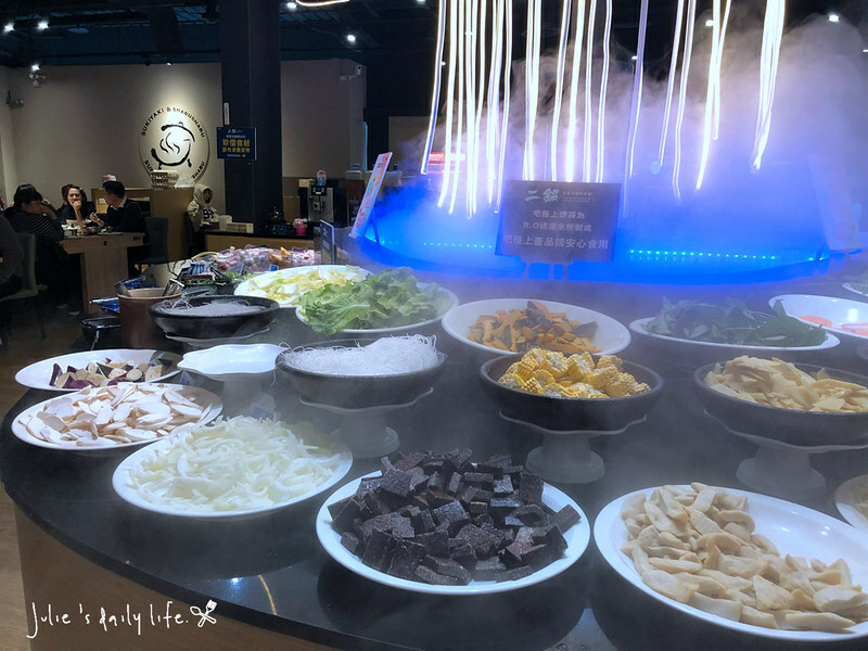 鬥牛士二鍋-桃園ATT筷時尚店-壽喜燒-吃到飽-小火鍋 @跟著Julie一起走吧