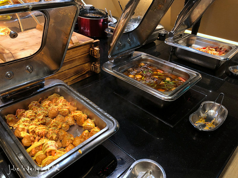 鬥牛士二鍋-桃園ATT筷時尚店-壽喜燒-吃到飽-小火鍋 @跟著Julie一起走吧