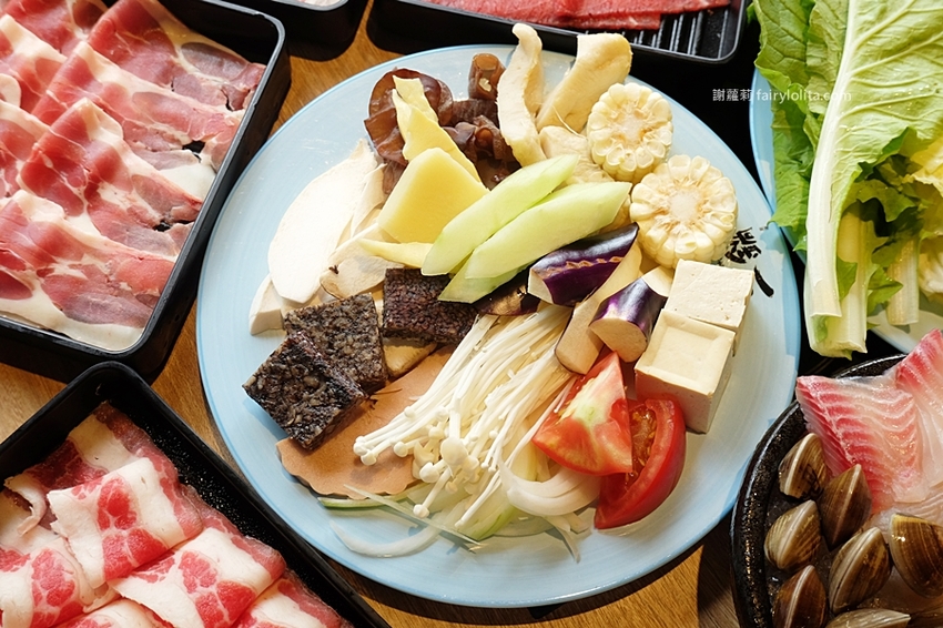 鬥牛士二鍋（桃園食尚店）。挑戰全台最便宜壽喜燒，一人只要328元吃到飽，超過百種食材任你挑！ @蹦啾♥謝蘿莉 La vie heureuse