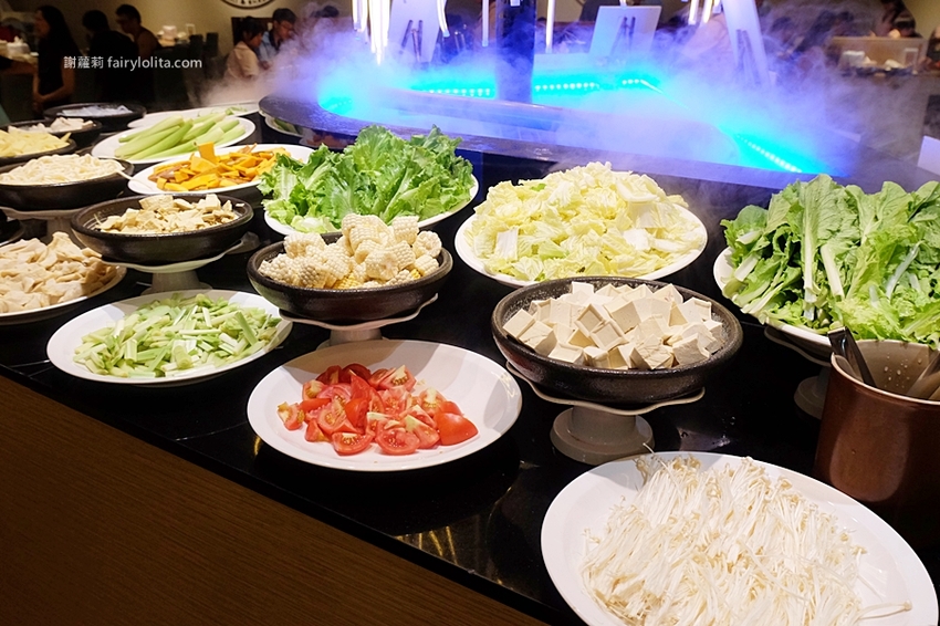 鬥牛士二鍋（桃園食尚店）。挑戰全台最便宜壽喜燒，一人只要328元吃到飽，超過百種食材任你挑！ @蹦啾♥謝蘿莉 La vie heureuse