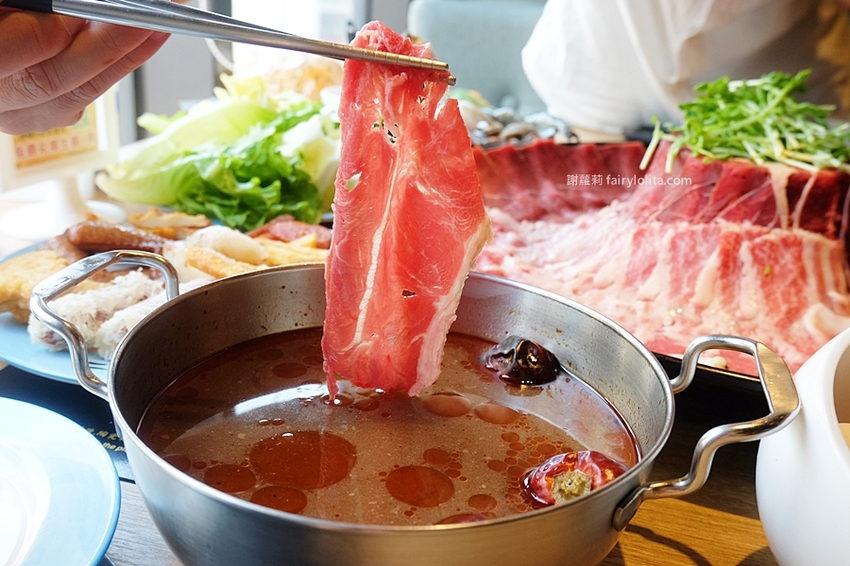 鬥牛士二鍋（桃園食尚店）。挑戰全台最便宜壽喜燒，一人只要328元吃到飽，超過百種食材任你挑！ @蹦啾♥謝蘿莉 La vie heureuse