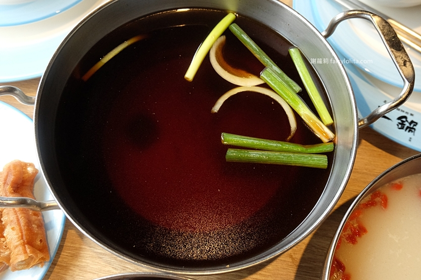 鬥牛士二鍋（桃園食尚店）。挑戰全台最便宜壽喜燒，一人只要328元吃到飽，超過百種食材任你挑！ @蹦啾♥謝蘿莉 La vie heureuse