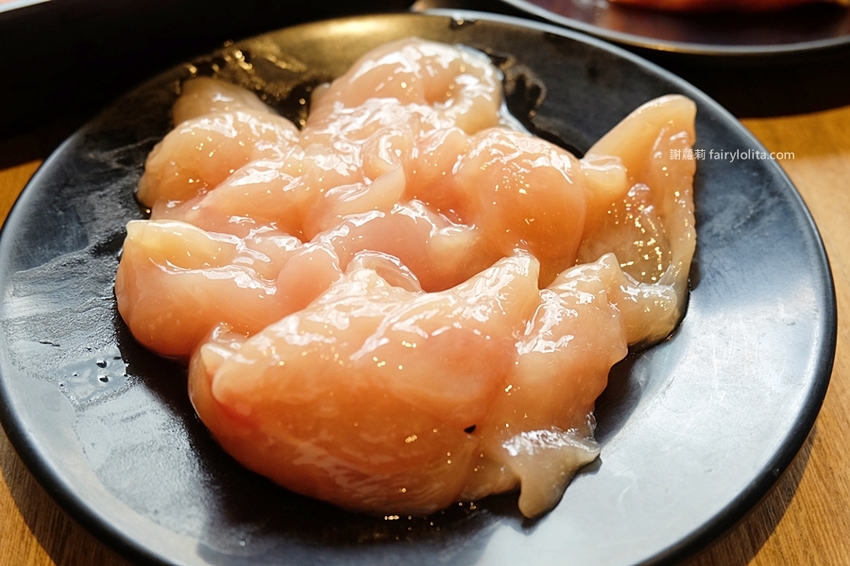 鬥牛士二鍋（桃園食尚店）。挑戰全台最便宜壽喜燒，一人只要328元吃到飽，超過百種食材任你挑！ @蹦啾♥謝蘿莉 La vie heureuse