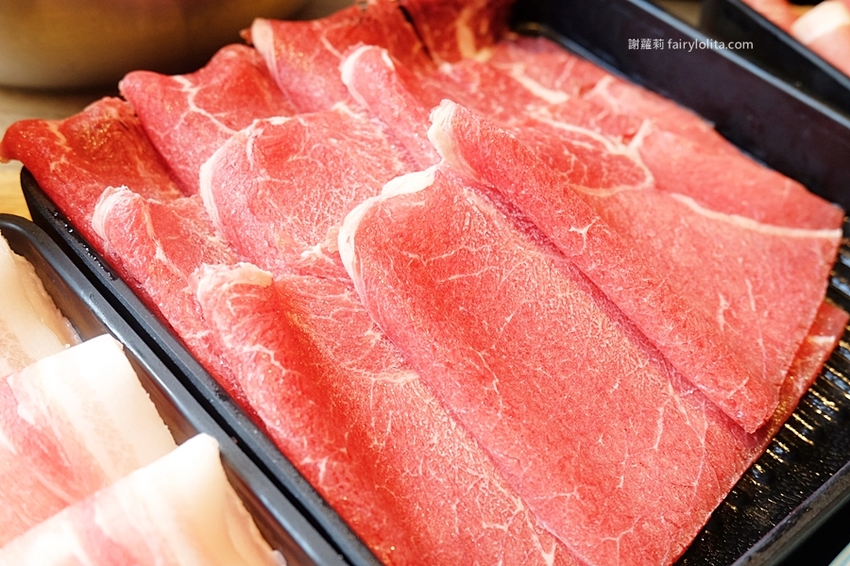 鬥牛士二鍋（桃園食尚店）。挑戰全台最便宜壽喜燒，一人只要328元吃到飽，超過百種食材任你挑！ @蹦啾♥謝蘿莉 La vie heureuse