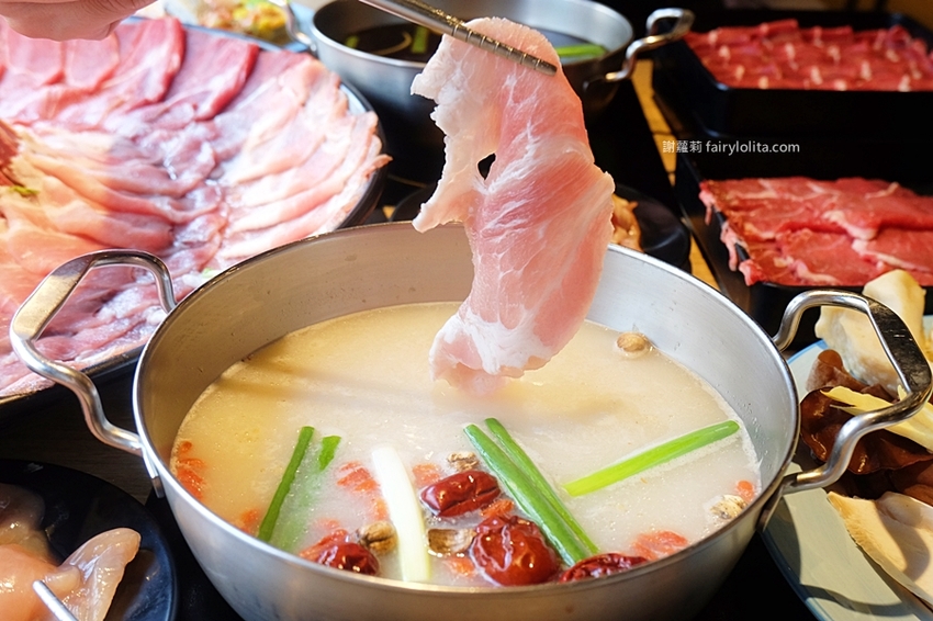 鬥牛士二鍋（桃園食尚店）。挑戰全台最便宜壽喜燒，一人只要328元吃到飽，超過百種食材任你挑！ @蹦啾♥謝蘿莉 La vie heureuse