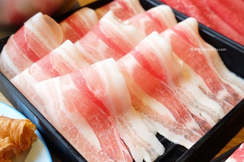 鬥牛士二鍋（桃園食尚店）。挑戰全台最便宜壽喜燒，一人只要328元吃到飽，超過百種食材任你挑！ @蹦啾♥謝蘿莉 La vie heureuse