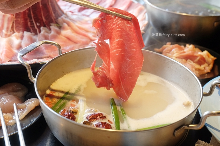 鬥牛士二鍋（桃園食尚店）。挑戰全台最便宜壽喜燒，一人只要328元吃到飽，超過百種食材任你挑！ @蹦啾♥謝蘿莉 La vie heureuse