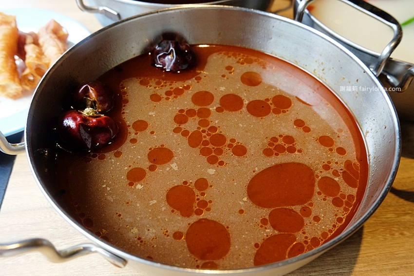 鬥牛士二鍋（桃園食尚店）。挑戰全台最便宜壽喜燒，一人只要328元吃到飽，超過百種食材任你挑！ @蹦啾♥謝蘿莉 La vie heureuse