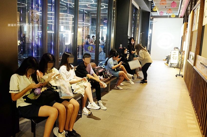 鬥牛士二鍋（桃園食尚店）。挑戰全台最便宜壽喜燒，一人只要328元吃到飽，超過百種食材任你挑！ @蹦啾♥謝蘿莉 La vie heureuse