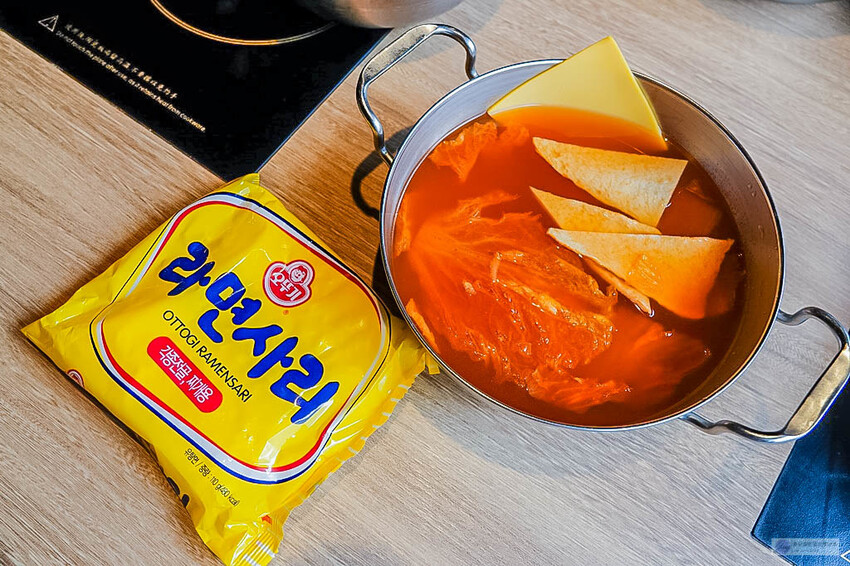 桃園火鍋吃到飽推薦!鬥牛士二鍋大仙肉盤超狂,平日午餐388元吃到飽。