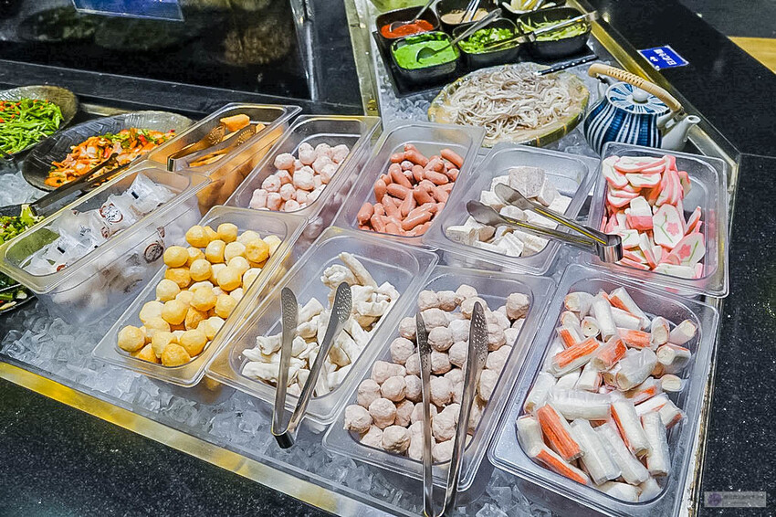 桃園火鍋吃到飽推薦!鬥牛士二鍋大仙肉盤超狂,平日午餐388元吃到飽。