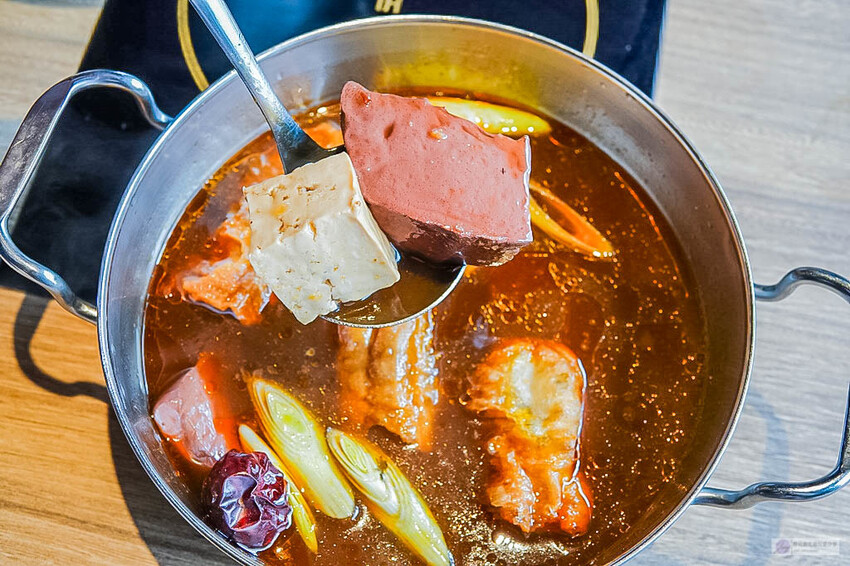 桃園火鍋吃到飽推薦!鬥牛士二鍋大仙肉盤超狂,平日午餐388元吃到飽。